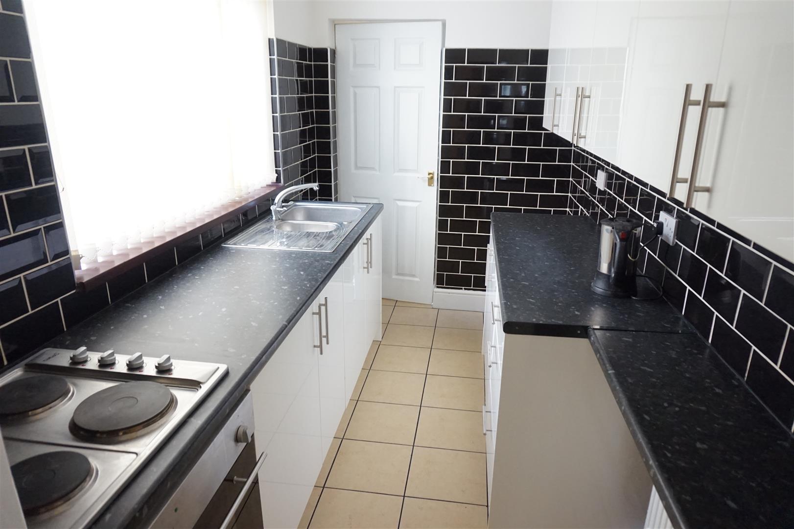 FITTED KITCHEN